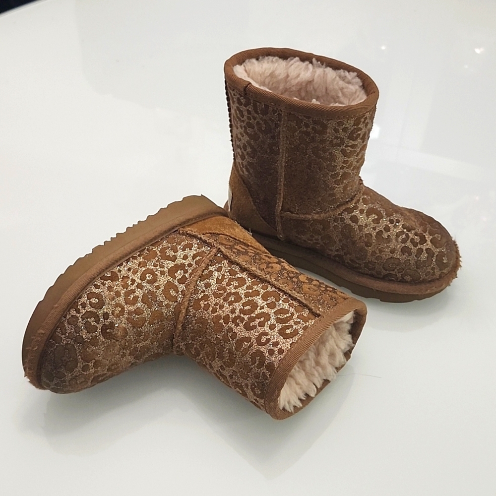 UGG Big Kids Chestnut Classic II Glitter Leopard Boots